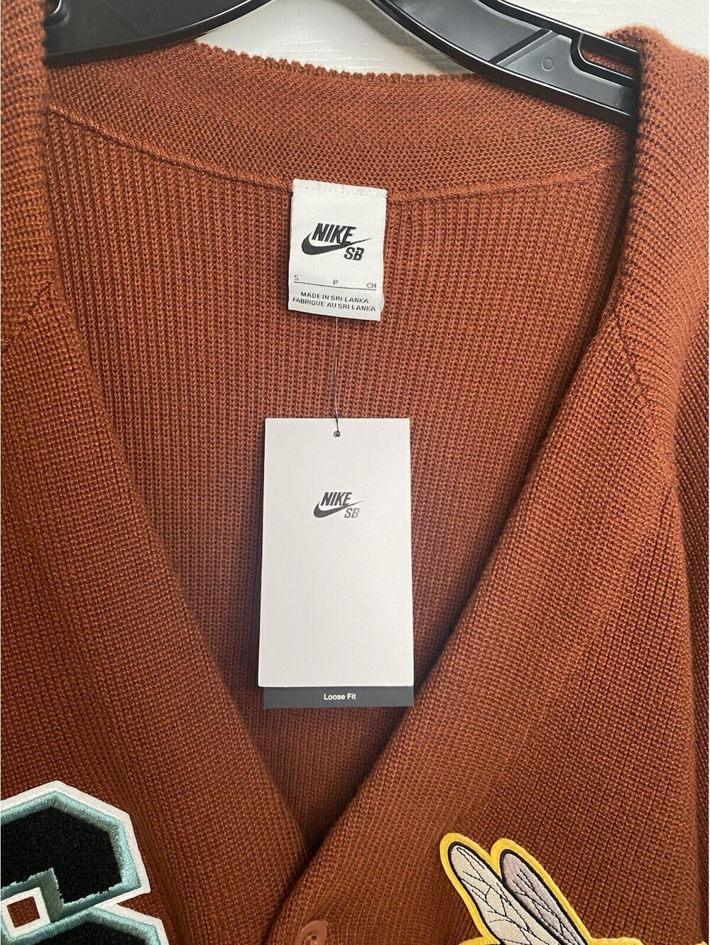 Nike SB Men's Small Brown Knit Cardigan Sweatshirt with Bee and 'S' Patches, NWT - Picture 3 of 6